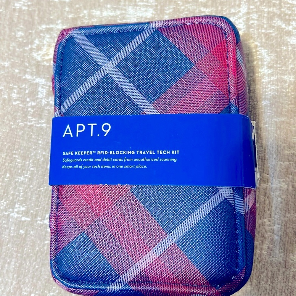 APT.9 Compact Travel Tech Kit with rechargeable battery New With Tags